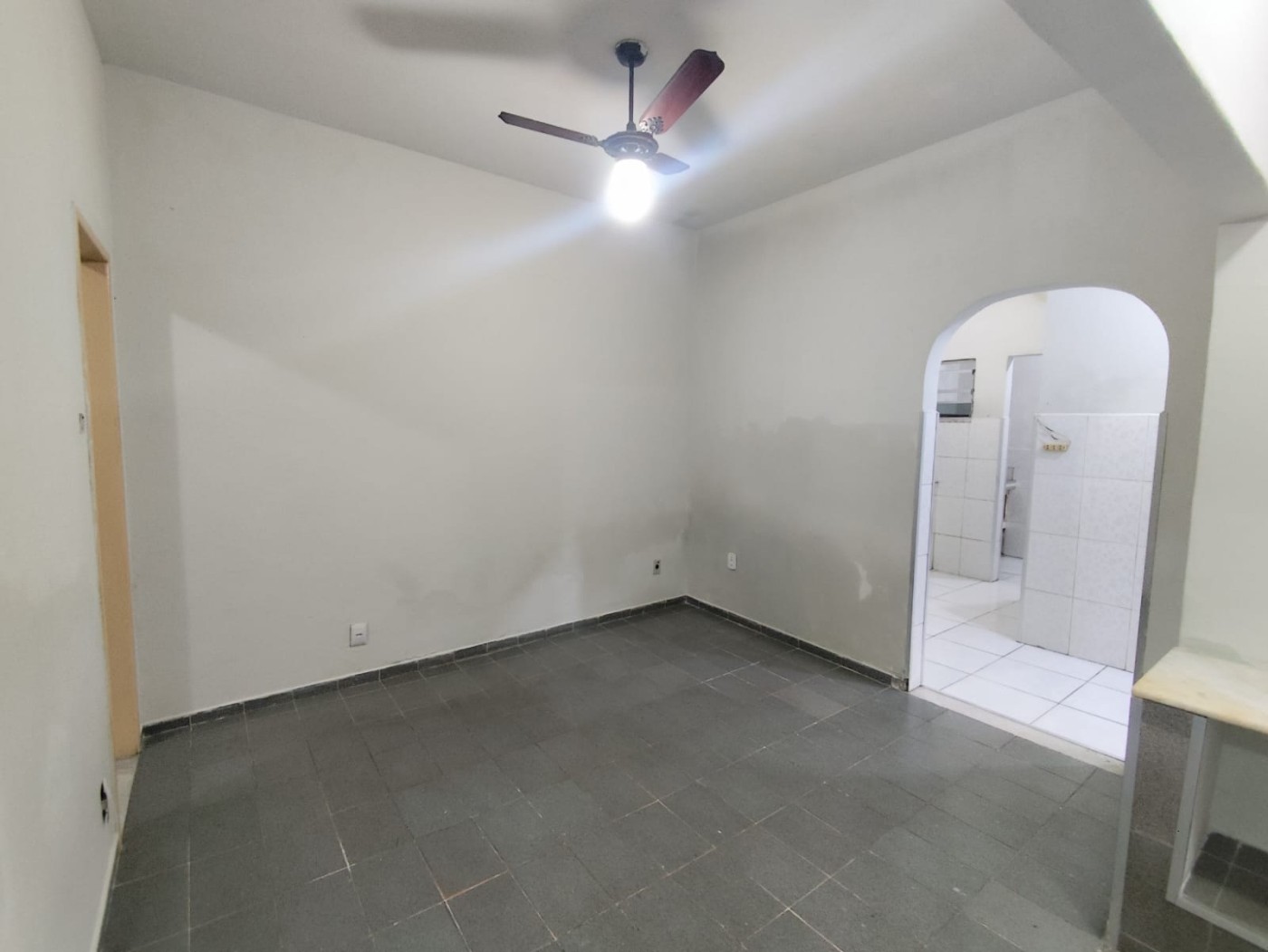 Casa à venda com 1 quarto, 250m² - Foto 13