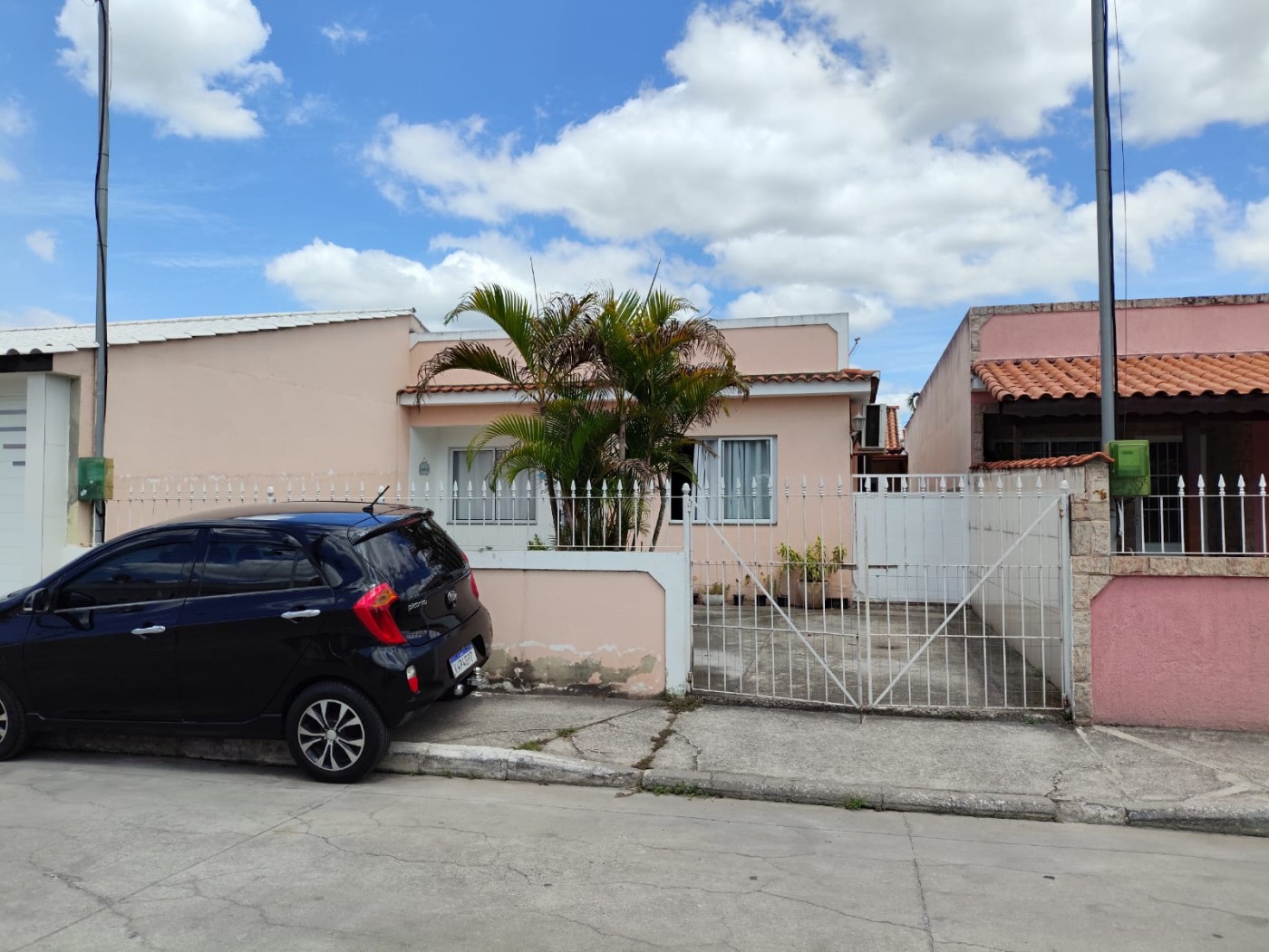 Casa à venda com 3 quartos, 200m² - Foto 1