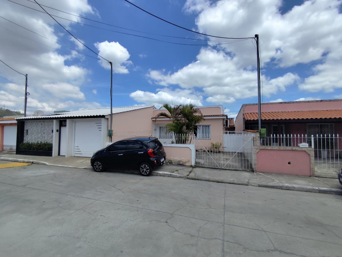 Casa à venda com 3 quartos, 200m² - Foto 2