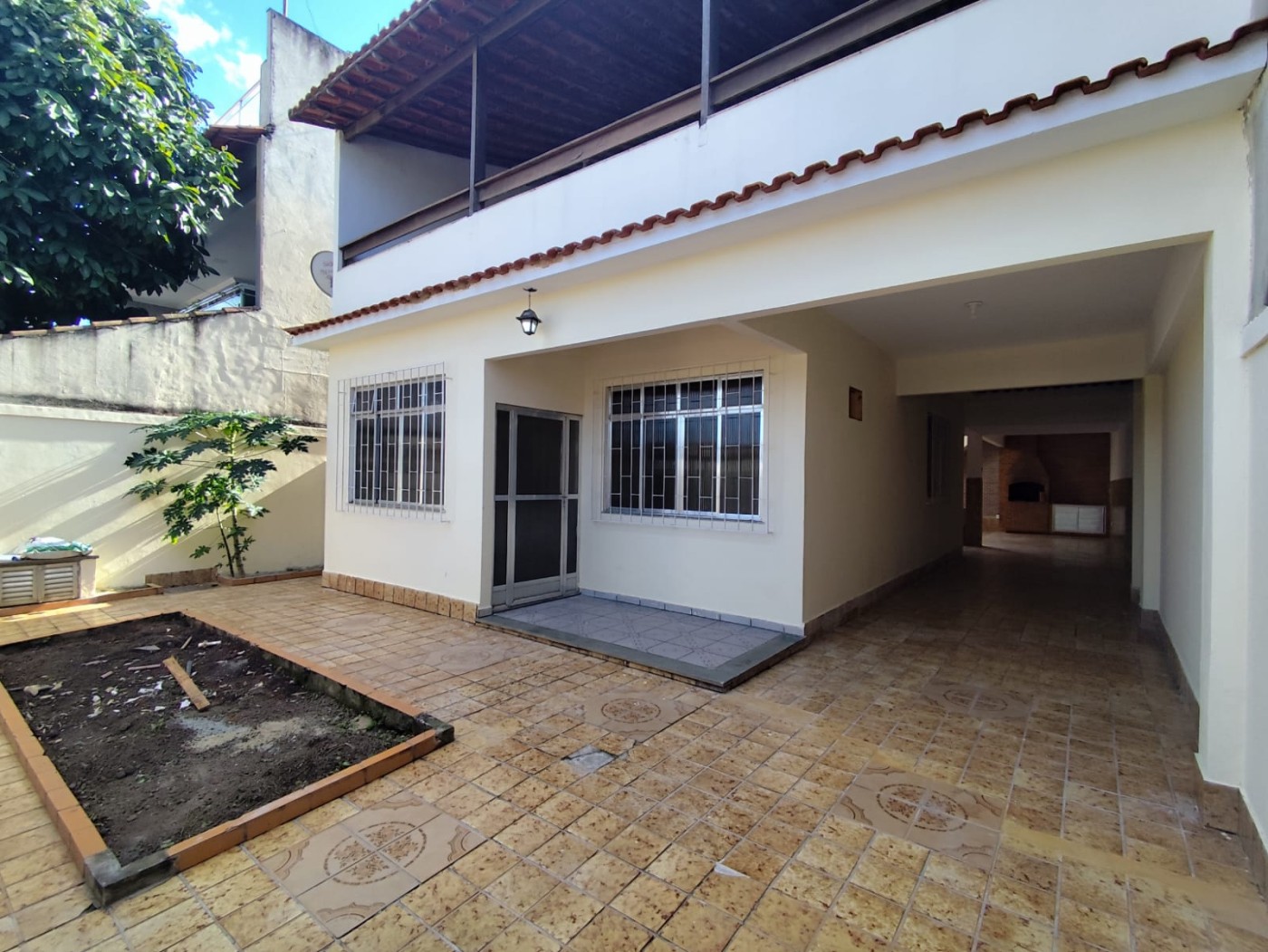 Casa à venda com 3 quartos, 220m² - Foto 1